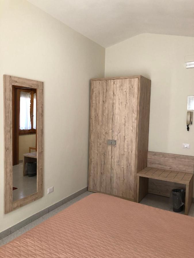 Hotel Centrale クアルトゥ・サンテーレナ エクステリア 写真