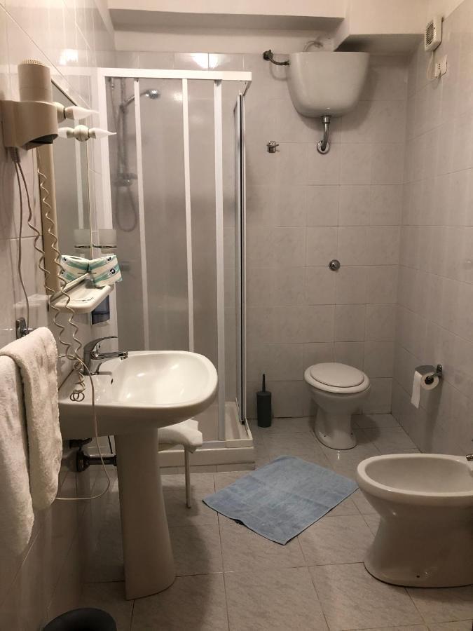 Hotel Centrale クアルトゥ・サンテーレナ エクステリア 写真